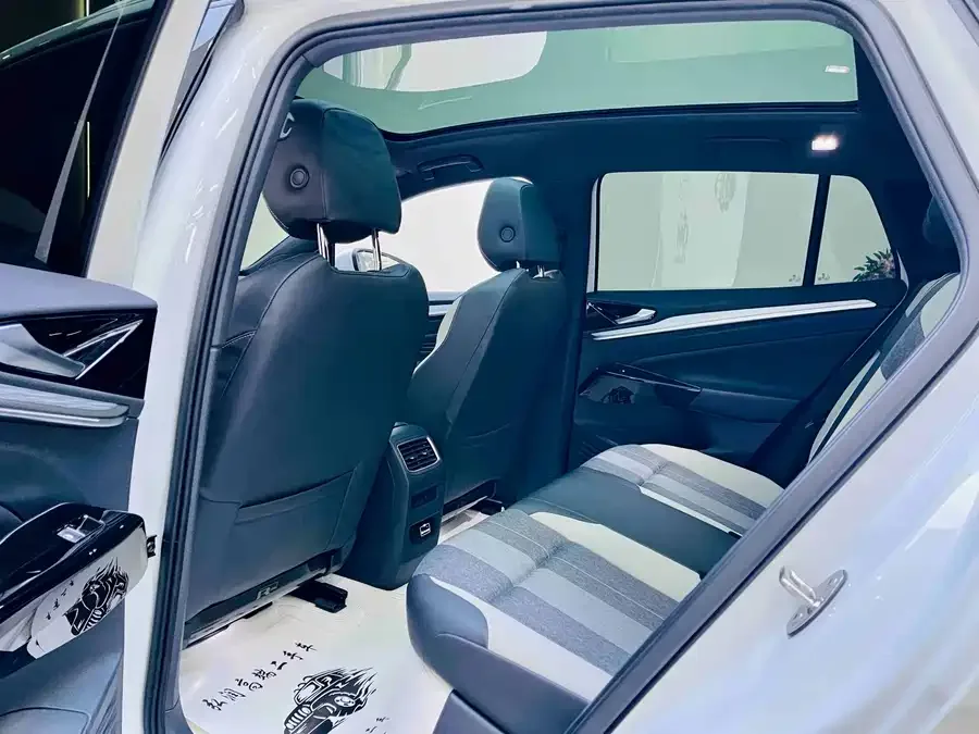 Volkswagen ID.4 CROZZ ID.4 CROZZ 2024 Pure Enjoyment Limited Edition 2024 — миниатюра 4