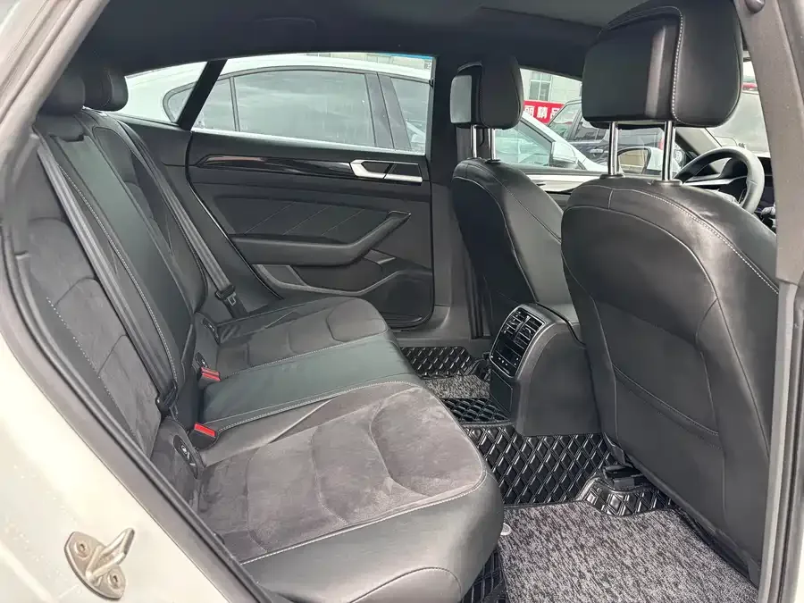 Volkswagen FAW- CC FAW-Volkswagen CC 2024 330TSI Dazzling Edition 2024 — миниатюра 5