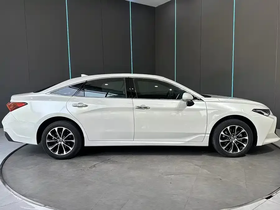 Toyota Avalon Avalon 2023 2.0L Luxury Edition 2024 — миниатюра 2