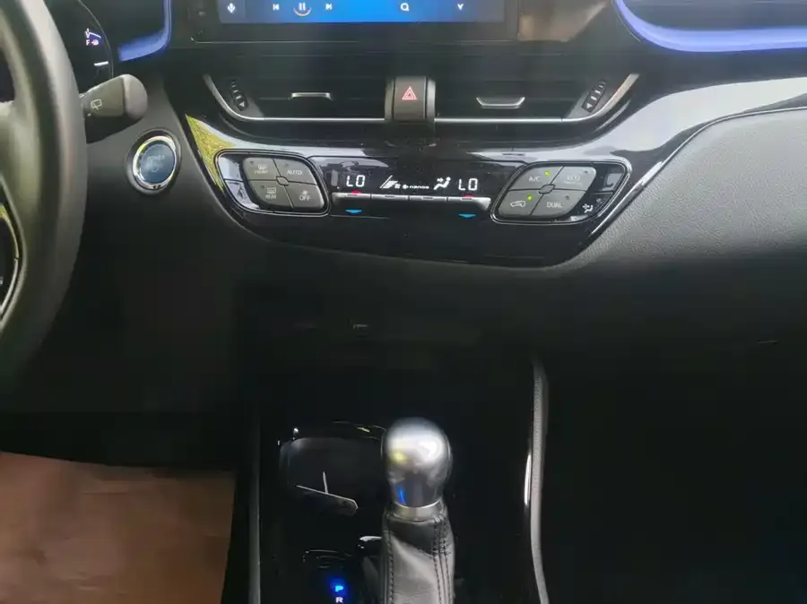 Toyota CHR 2021 Dual Engine 2.0L E-CVT Deluxe Edition 2023 — миниатюра 5