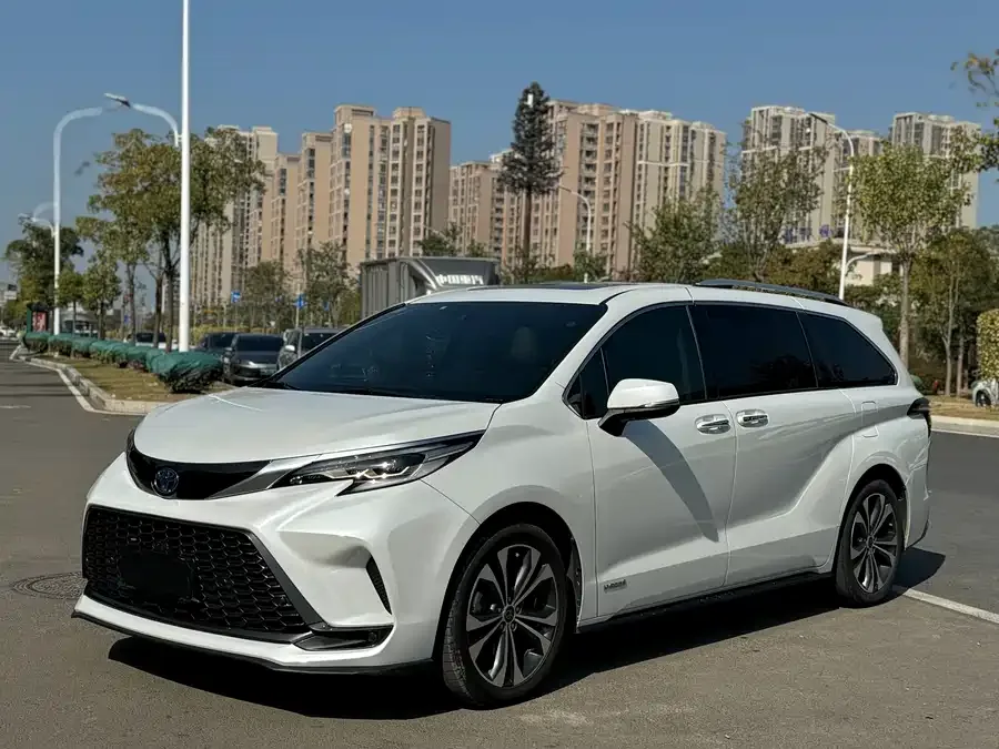 Toyota Granvia 2023