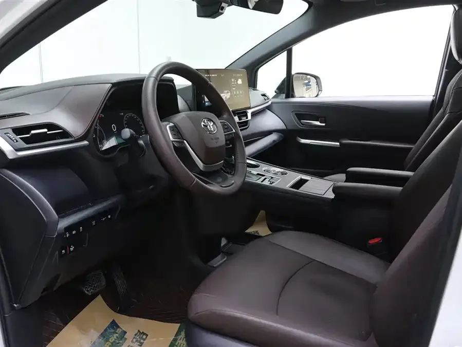 Toyota Granvia Grevia 2024 2.5L Hybrid Premium PLUS 4WD Edition 2025 — миниатюра 4