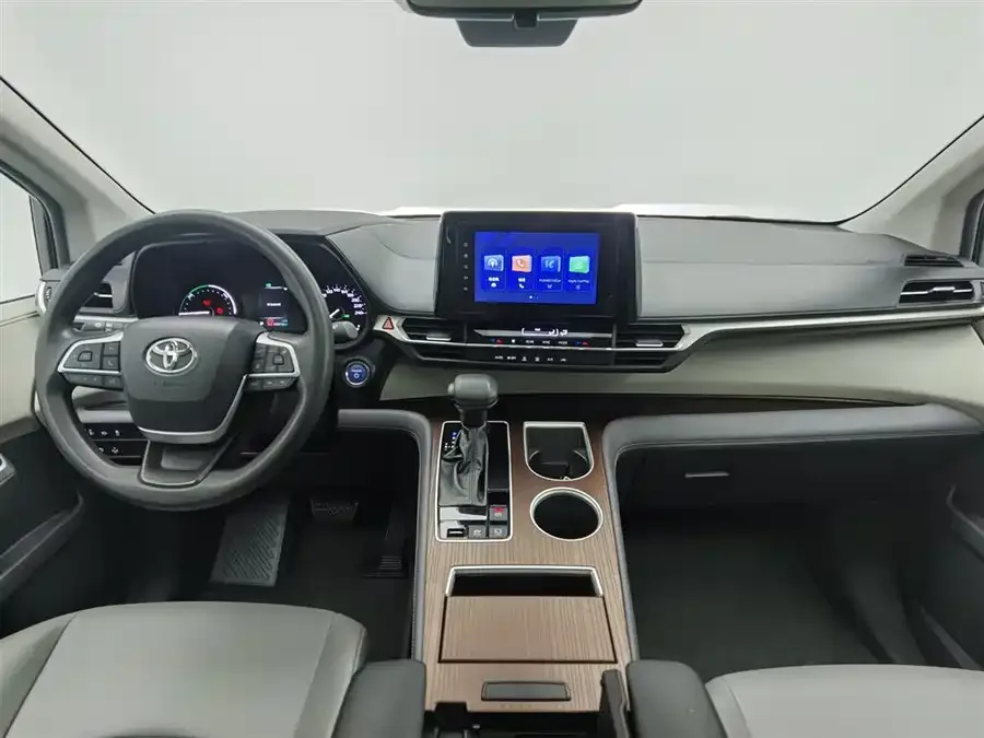 Toyota Granvia Grevia 2023 2.5L Hybrid Comfort Edition 2023 — миниатюра 2
