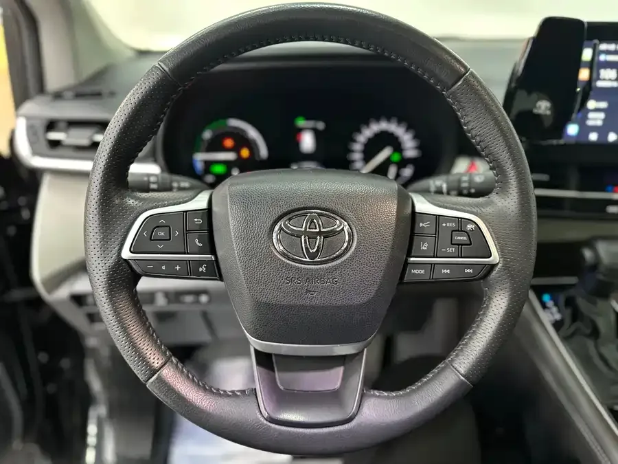Toyota Granvia Grevia 2023 2.5L Hybrid Comfort Edition 2024 — миниатюра 3