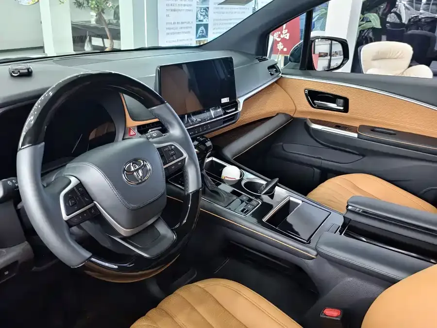 Toyota Granvia 2026 Grevia 2.5L Hybrid Luxury MAX AWD 2026 — миниатюра 4