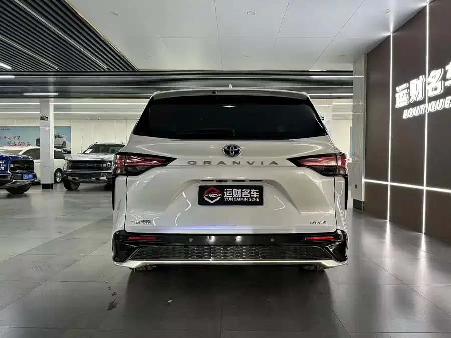 Toyota Granvia Grevia 2023 2.5L Hybrid Premium PLUS Edition 2023 — миниатюра 5