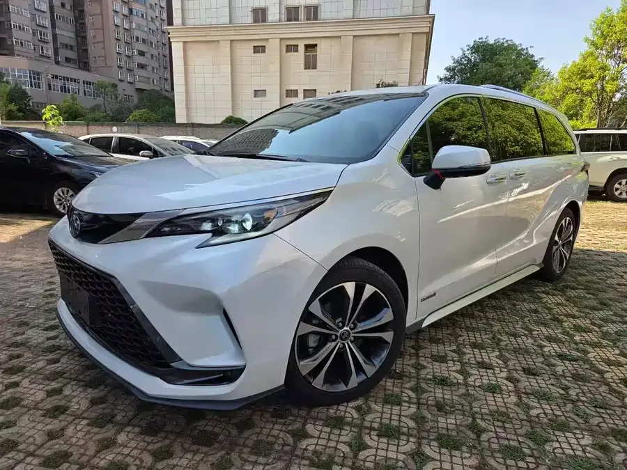 Toyota Granvia 2023
