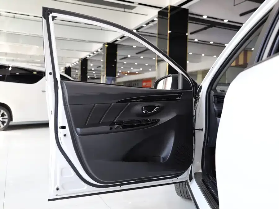 Toyota YARiS L YARiS L 2022 YARiS X 1.5L CVT Luxury PLUS Edition 2022 — миниатюра 2
