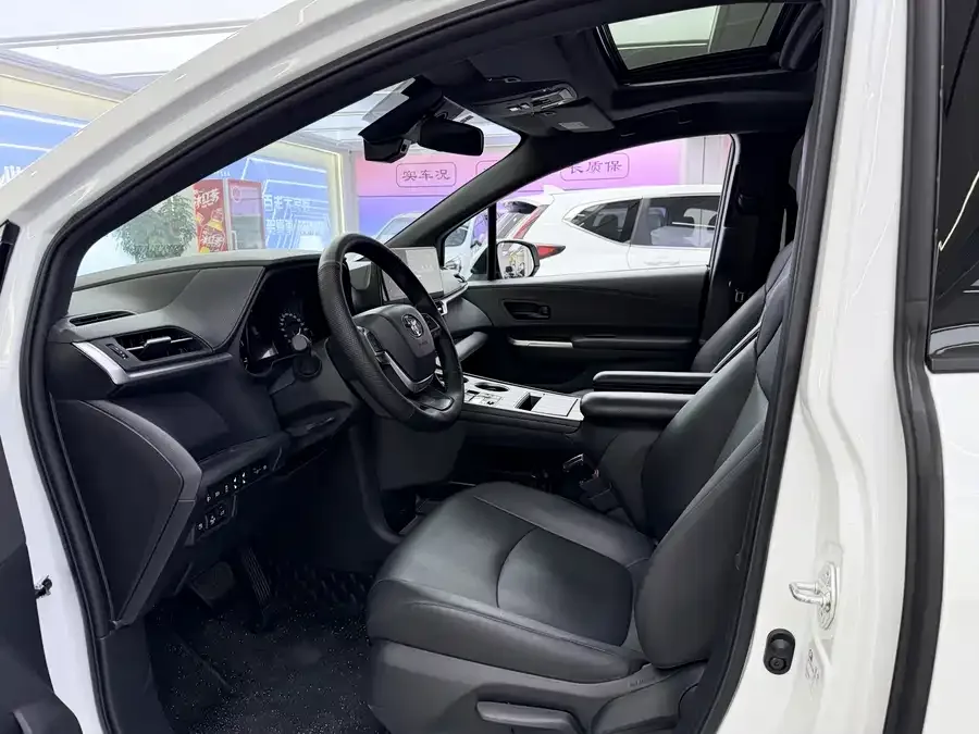 Toyota Granvia Grevia 2024 2.5L Hybrid Luxury Edition 2024 — миниатюра 4