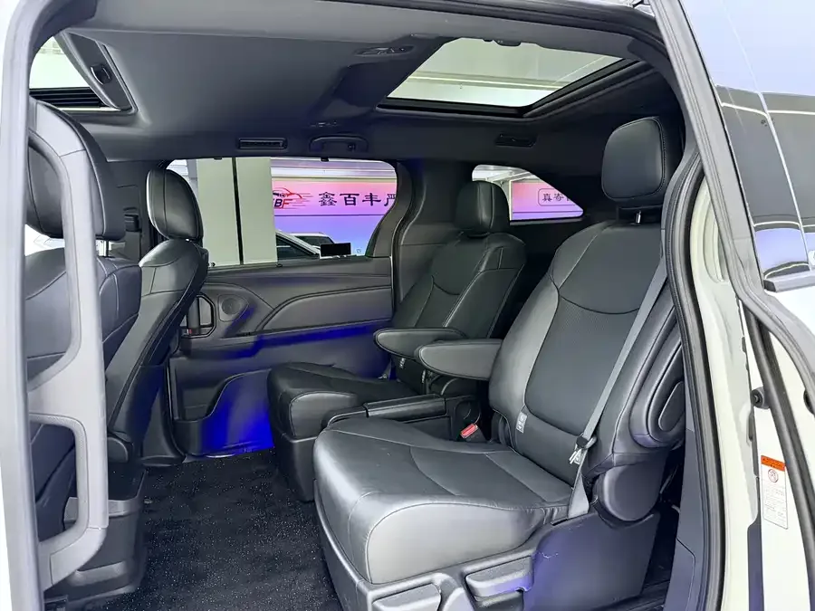 Toyota Granvia Grevia 2024 2.5L Hybrid Luxury Edition 2024 — миниатюра 5