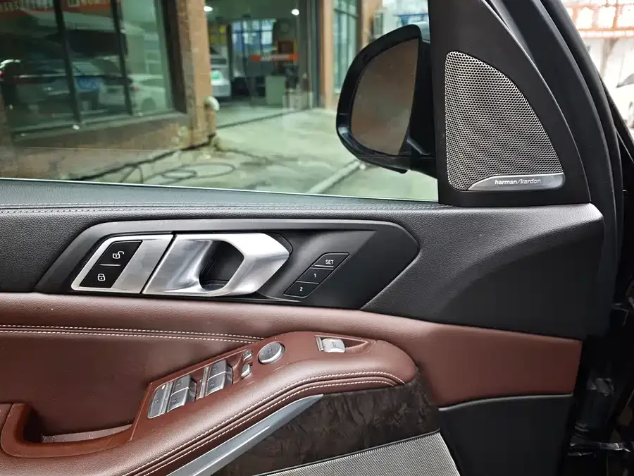 BMW X5 2022 xDrive 30Li Exclusive M Sport Package 2022 — миниатюра 3