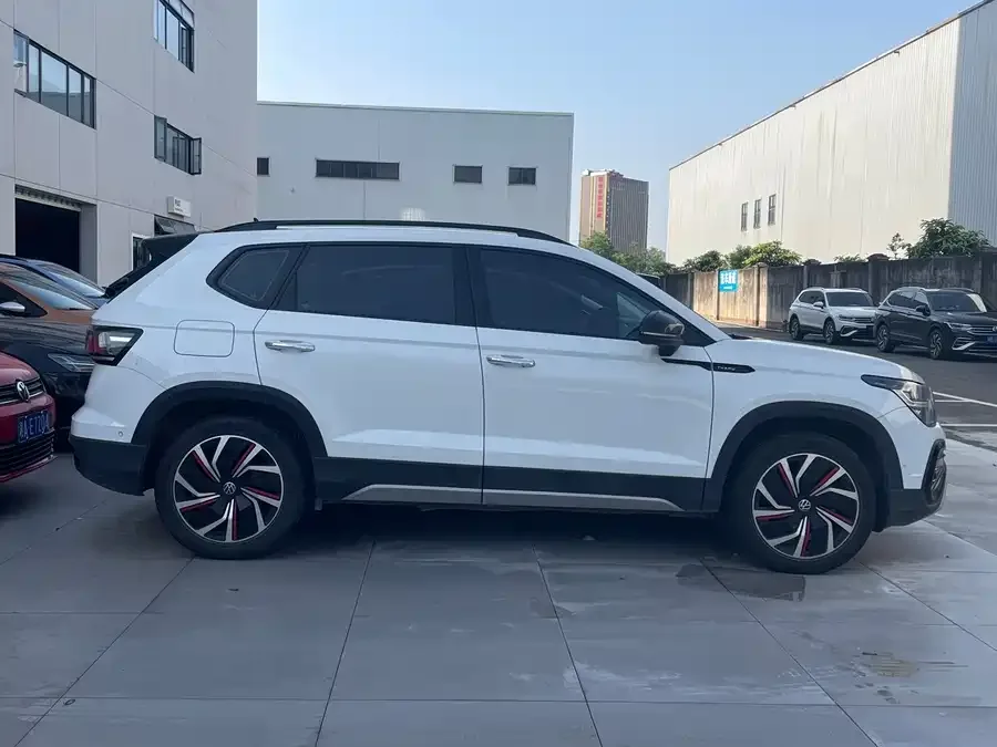 Volkswagen Tiguan (Tharu) Tuyue 2024 300TSI 2WD Moon Edition 2024 — миниатюра 4