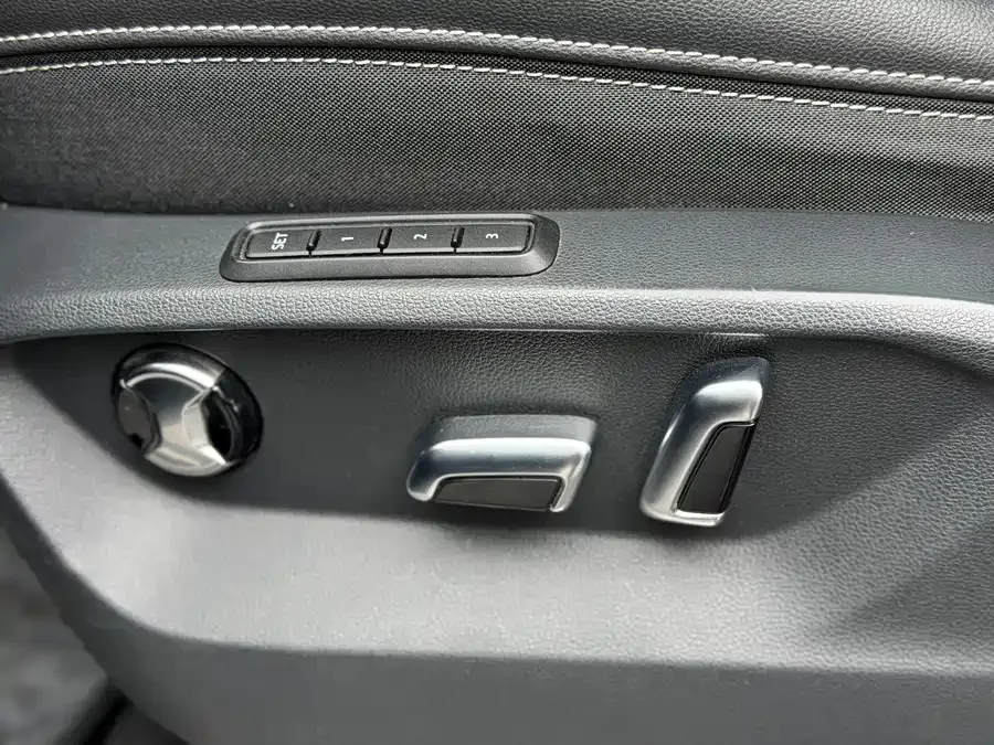 Volkswagen Talagon 2022 Lanjing 530TSI 4WD Flagship Shengjing Edition Pro 6 Seaters 2022 — миниатюра 2
