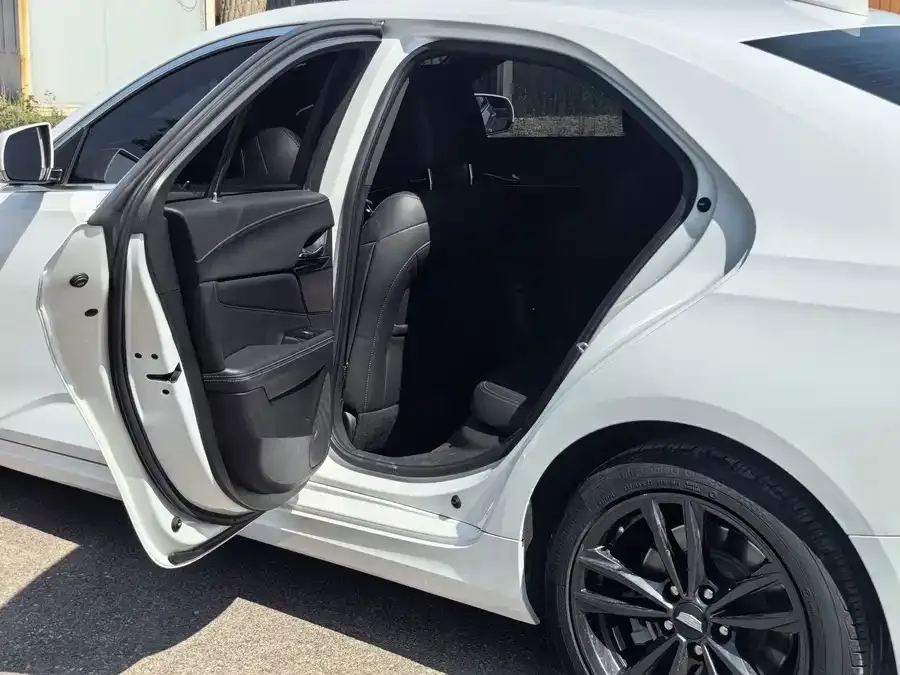Cadillac CT4 2022 28T luxury model 2022 — миниатюра 4