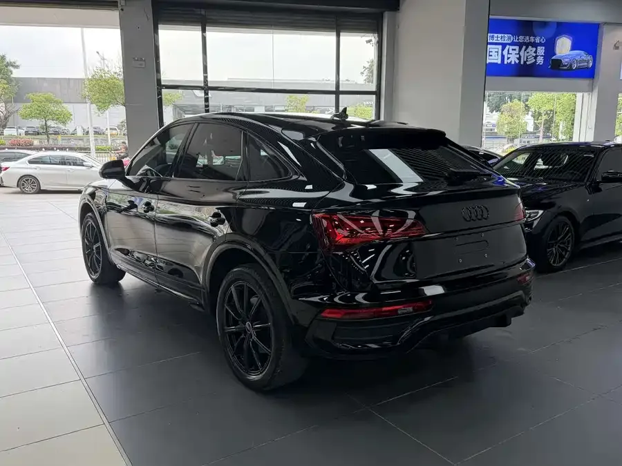 Audi Q5L Sportback 2022 40 TFSI Luxury Edition 2022 — миниатюра 3