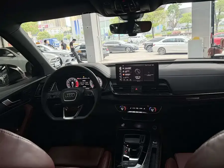 Audi Q5L Sportback 2022 40 TFSI Luxury Edition 2022 — миниатюра 5