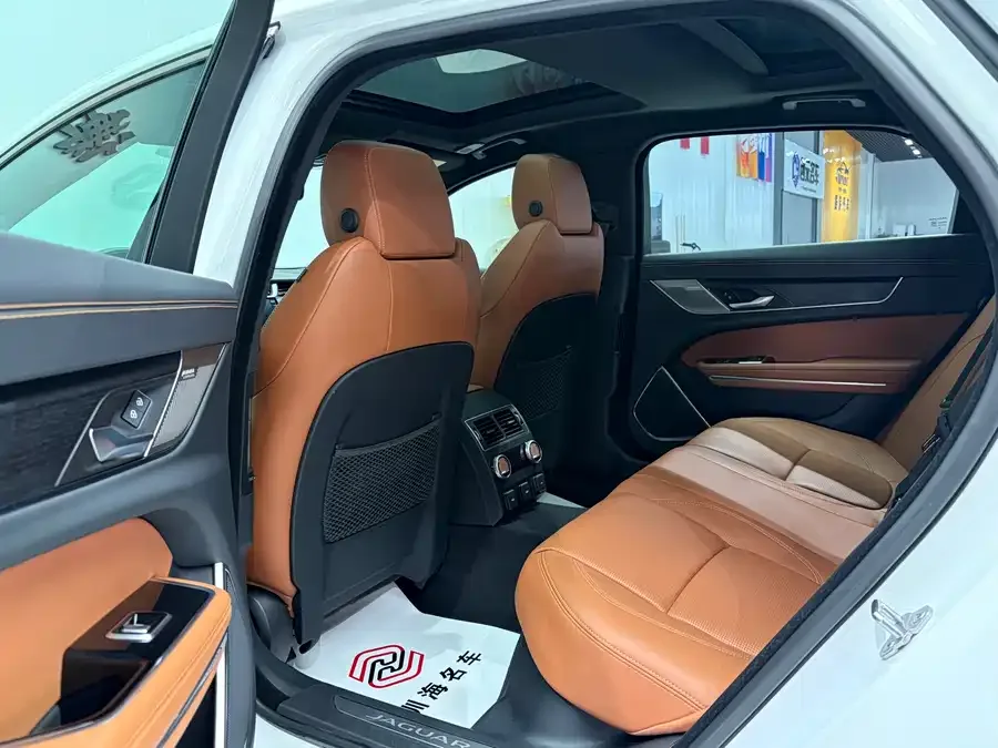 Jaguar XFL 2024 2.0T P300 4WD Flagship Sports Gilded Edition 2024 — миниатюра 3