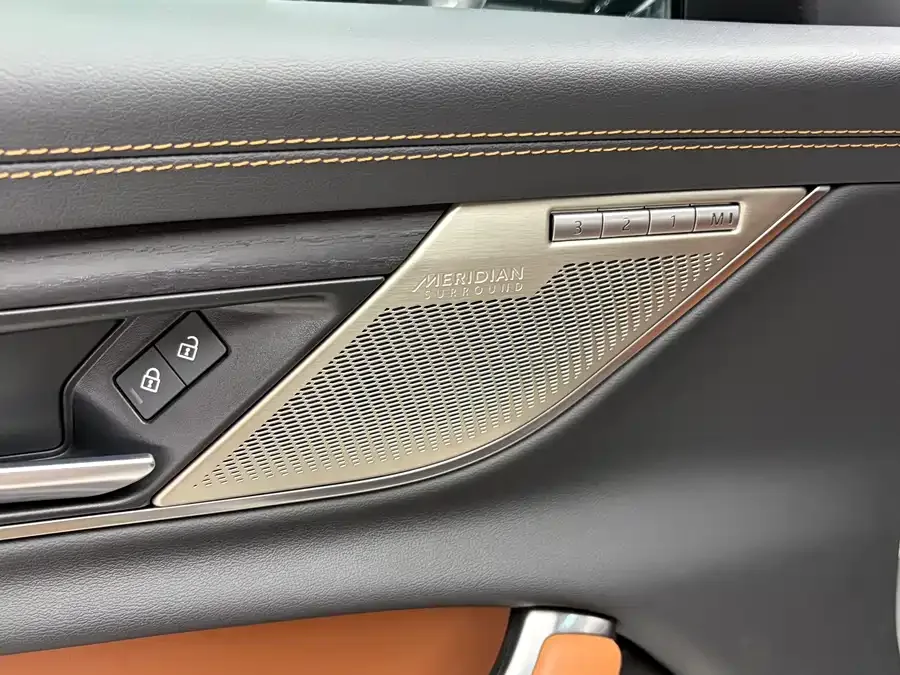 Jaguar XFL 2024 2.0T P300 4WD Flagship Sports Gilded Edition 2024 — миниатюра 4