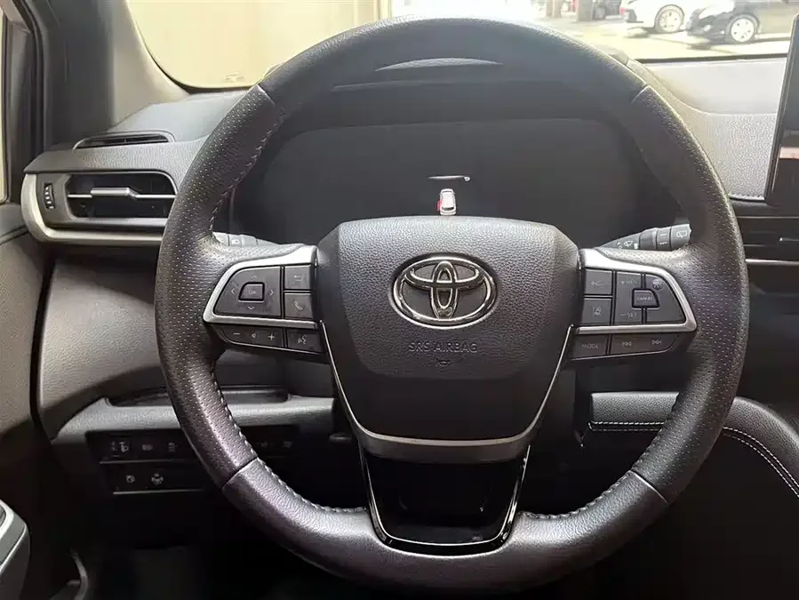 Toyota Sienna SIENNA 2023 2.5L Hybrid Premium Edition 2023 — миниатюра 4