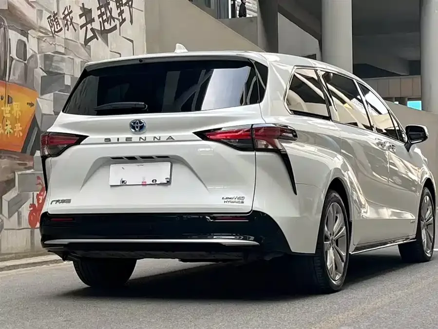 Toyota Sienna SIENNA 2023 2.5L Hybrid Premium Edition 2023 — миниатюра 5