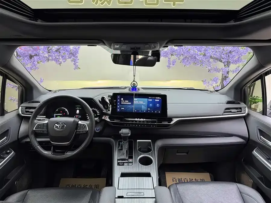 Toyota Sienna SIENNA 2023 2.5L Hybrid Premium Edition 2024 — миниатюра 5