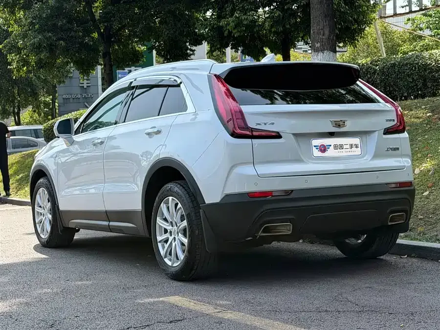 Cadillac XT4 2022 28T two-wheel drive fashion model 2023 — миниатюра 4
