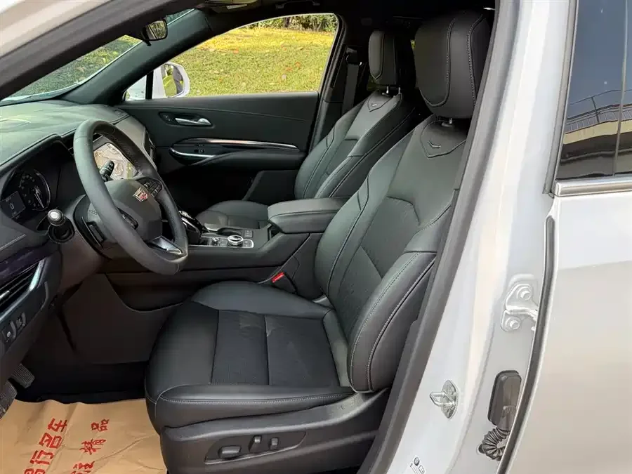 Cadillac XT4 2022 28T two-wheel drive fashion model 2023 — миниатюра 5