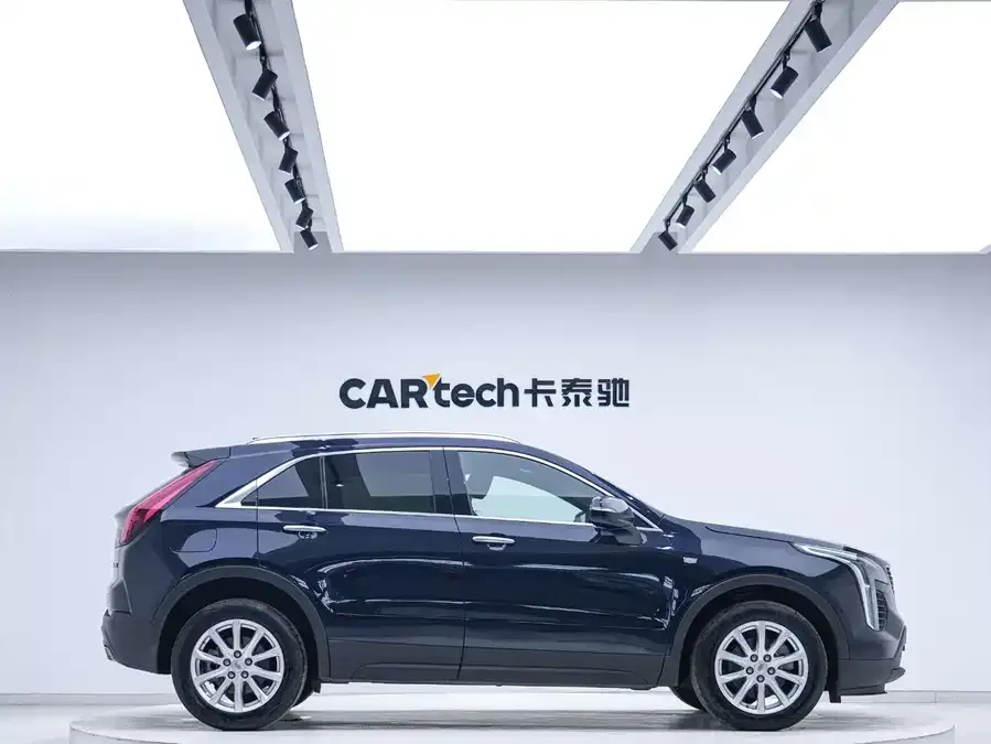 Cadillac XT4 2022 28T two-wheel drive fashion model 2022 — миниатюра 2