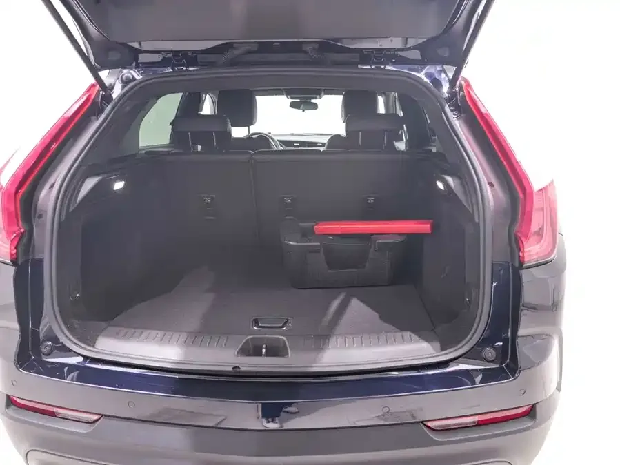 Cadillac XT4 2022 28T two-wheel drive fashion model 2022 — миниатюра 5