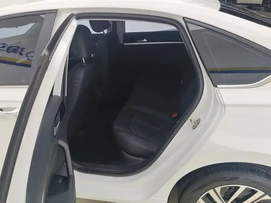 Volkswagen Lavida Lavida 2023 300TSI DSG Starry Sky Leading Edition 2025 — миниатюра 5