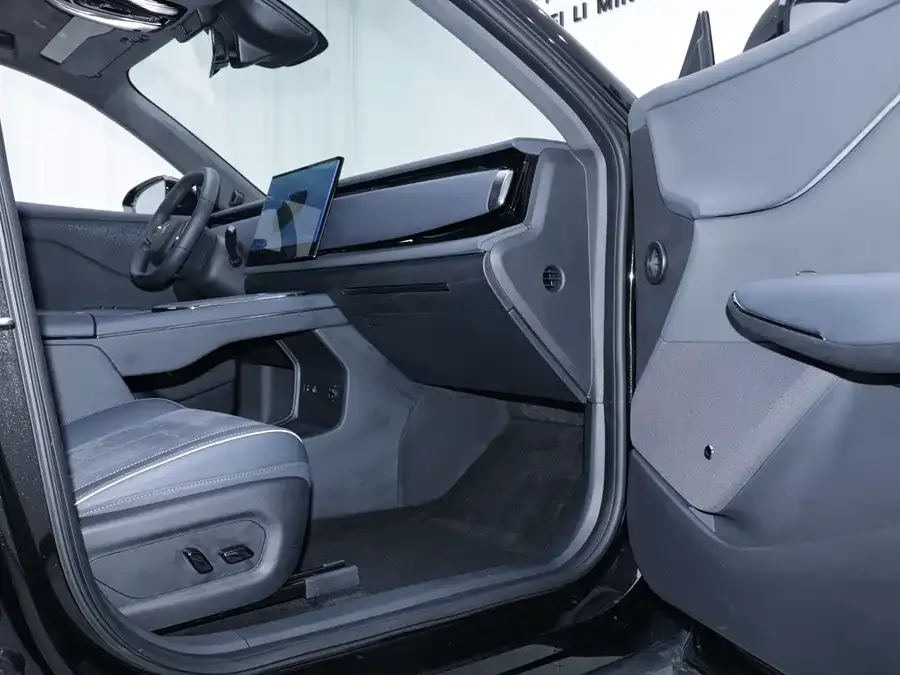 Voyah Courage Lantu Zhiyin 2024 4WD Global Edition 2025 — миниатюра 2