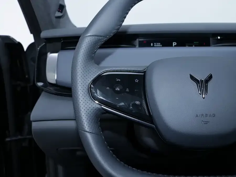 Voyah Courage Lantu Zhiyin 2024 4WD Global Edition 2025 — миниатюра 3