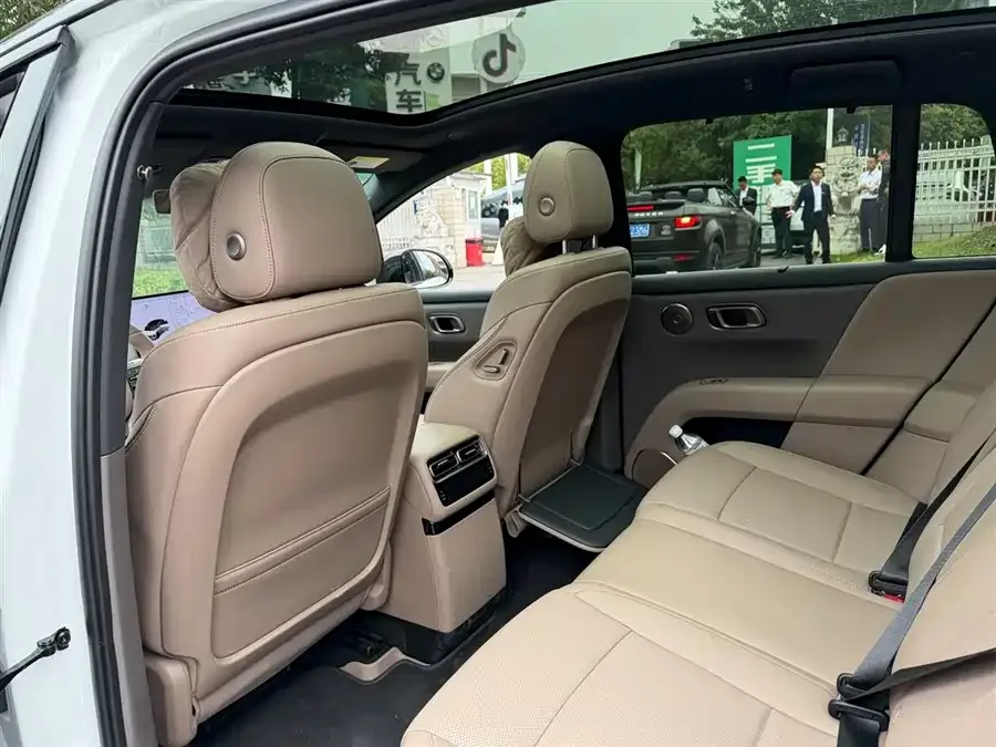 Li Auto i6 Ideal i6 2025 two-wheel drive standard version 2026 — миниатюра 3
