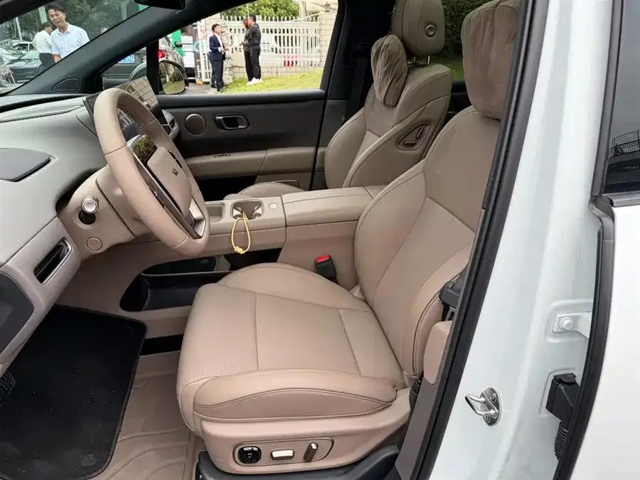 Li Auto i6 Ideal i6 2025 two-wheel drive standard version 2026 — миниатюра 5