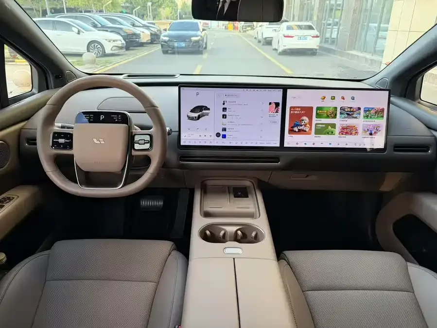Li Auto i6 Ideal i6 2025 two-wheel drive standard version 2025 — миниатюра 5