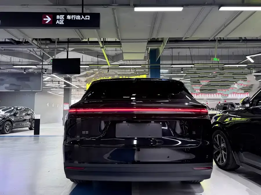 Li Auto i6 Ideal i6 2025 two-wheel drive standard version 2025 — миниатюра 5