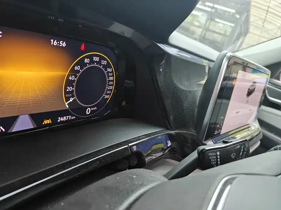 Volkswagen Teramont 2023 Touron 380TSI 4WD Luxury Edition 2023 — миниатюра 4