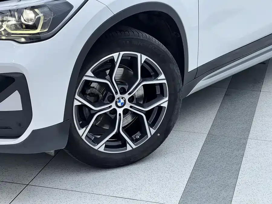 BMW X1 2021 sDrive20Li Exclusive Model 2022 — миниатюра 4