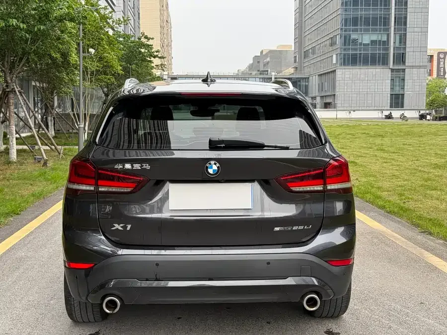 BMW X1 2022 sDrive25Li Leading Edition 2022 — миниатюра 2