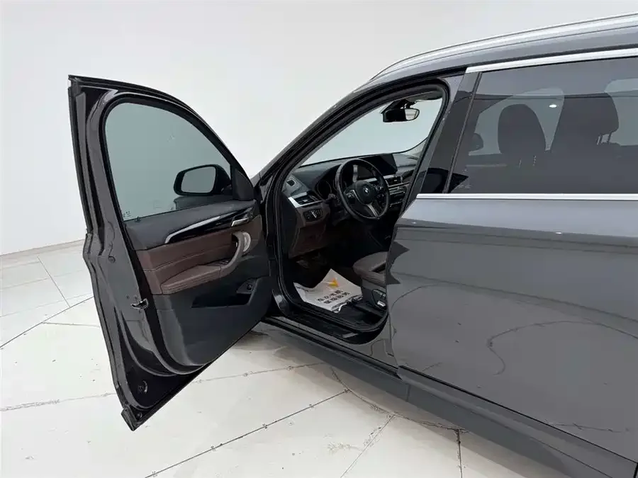 BMW X1 2022 sDrive25Li Leading Edition 2022 — миниатюра 4