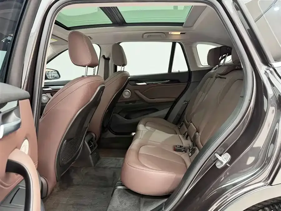 BMW X1 2022 sDrive25Li Leading Edition 2022 — миниатюра 5