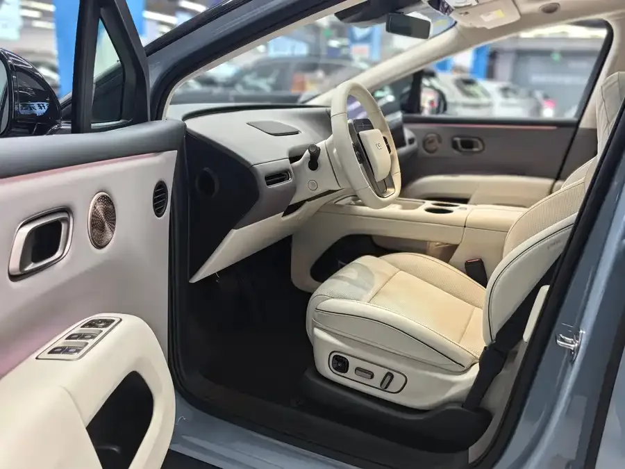 Li Ideal i8 Ideal i8 2025 Standard Edition 2025 — миниатюра 2