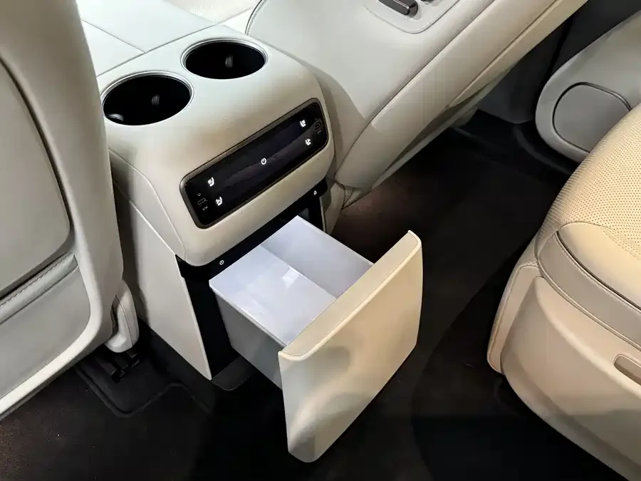 Li Ideal i8 Ideal i8 2025 Standard Edition 2025 — миниатюра 3