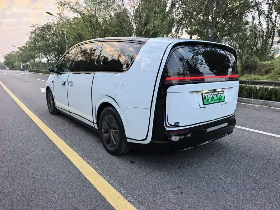 Li Xiang MEGA Ideal MEGA 2024 Ultra 2025 — миниатюра 2