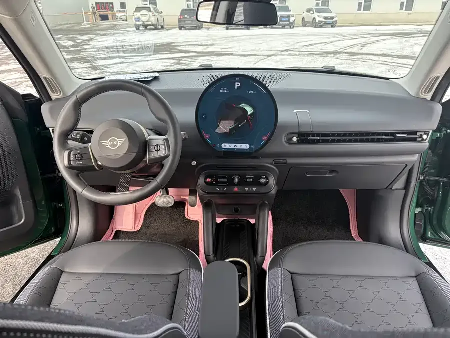 MINI electric COOPER Electric MINI COOPER 2025 456km COOPER E Classic 2024 — миниатюра 3
