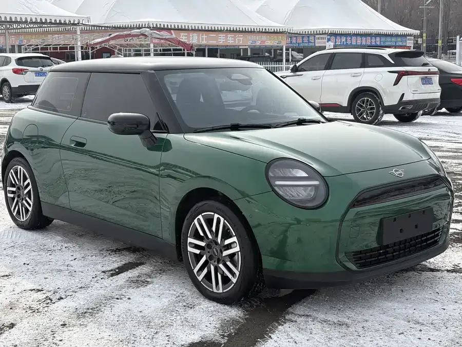 MINI electric COOPER Electric MINI COOPER 2025 456km COOPER E Classic 2024 — фото 1, купить с доставкой в Москву