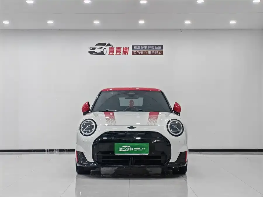 MINI electric JCW 2025 Electric MINI JCW Facelift by JOHN COOPER WORKS 2025 — миниатюра 3