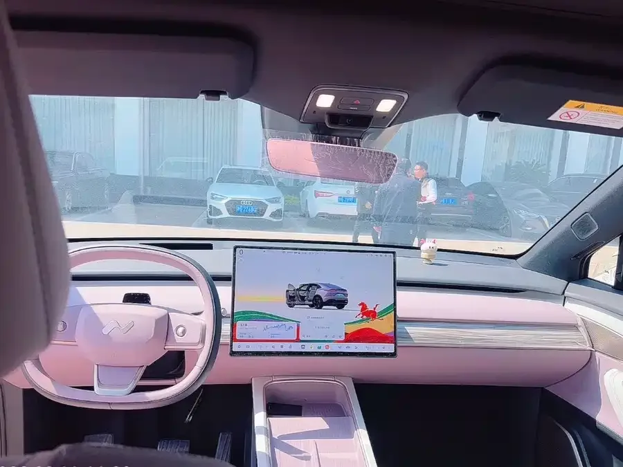 Lok Dao L60 Ledo L60 2025 60kWh Violet Limited Edition 2025 — миниатюра 2