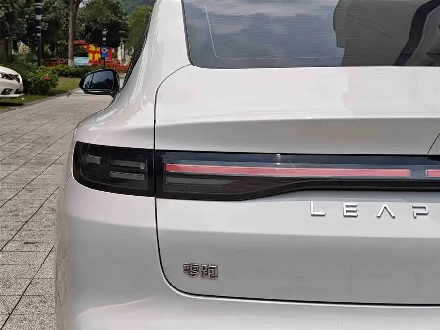 Leapmotor B01 Leapmotor B01 2025 650 Enjoy Edition 2025 — миниатюра 4