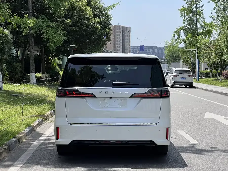 Voyah Lantu Dreamer 2022 Lantu Dreamer Low Carbon Edition + Smart Driving Package 2022 — миниатюра 2